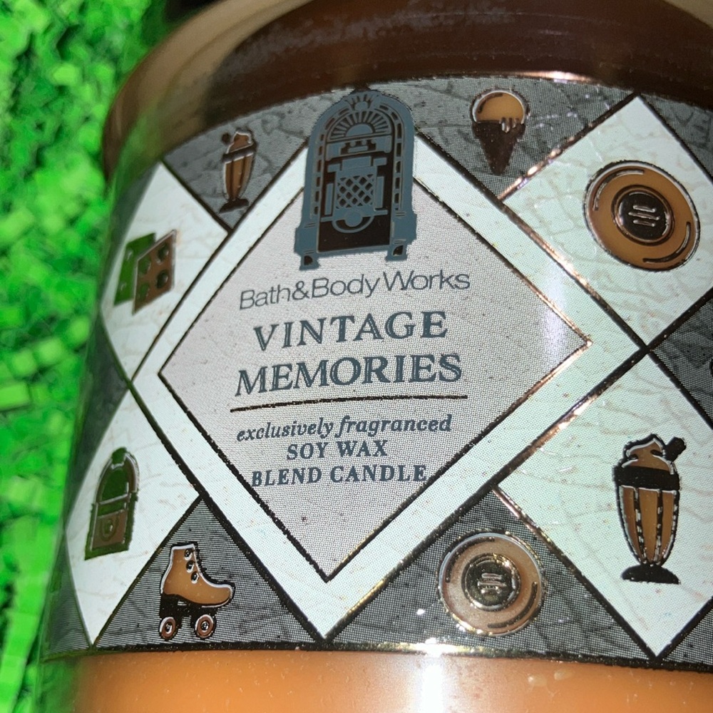 Bath & Body Works Vintage Memories Candle - Brown - Picture 3 of 5